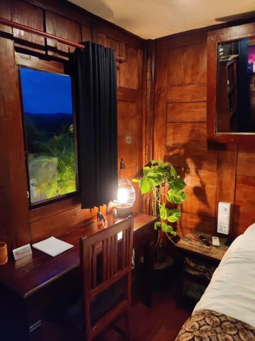The Hidden Escapes Bingin- Sunset Rooftop Wood House With Ocean View & Private Kitchen Uluwatu  Ngoại thất bức ảnh